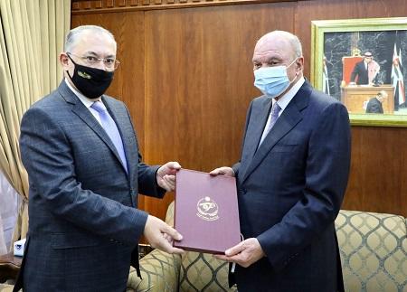 الفايز يتسلم تقرير مكافحة الفساد 