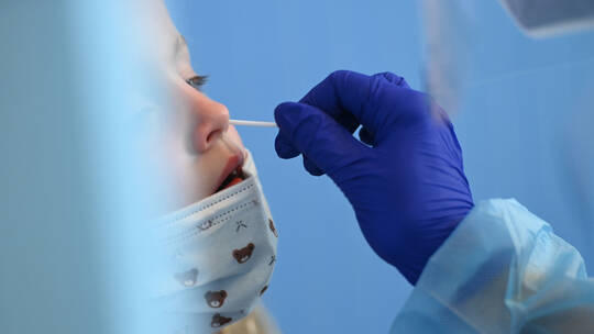 ارتفاع ملموس بإصابات كورونا في إسرائيل