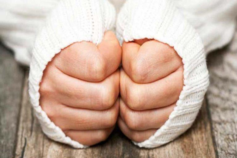 هل برودة الأطراف طبيعية في الشتاء