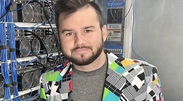  يكسب مليون دولار في الشهر بعدما ترك دراسته 