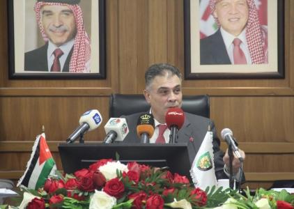 الزعبي يطالب بتحقيق في اتهامه بتقاضي مكافأة مالية