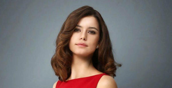 بطلة العشق الممنوع تعلن اعتزالها التمثيل