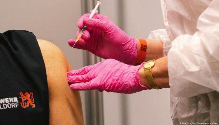 جرعة معززة من لقاح الخلايا التائية لمواجهة المتحور أوميكرون