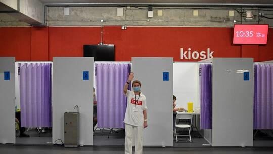 الإمارات تطعم جميع السكان بجرعة اللقاح الاولى