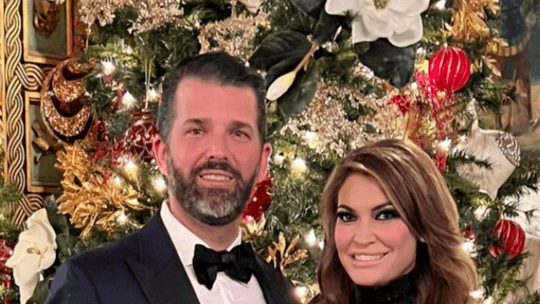 ترامب جونيور يودع العزوبية