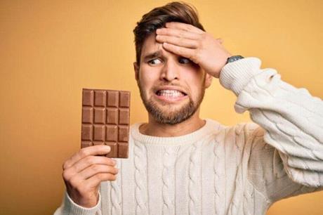 دراسة تكشف علاقة الشوكولاتة بالصداع النصفي