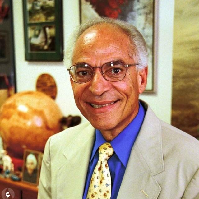 عالم مصرييجب إعدام من يبني على الأرض الزراعية