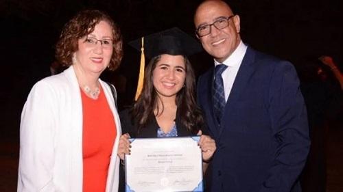 بعد سنوات ظهور نادر لابنة أشرف عبد الباقي