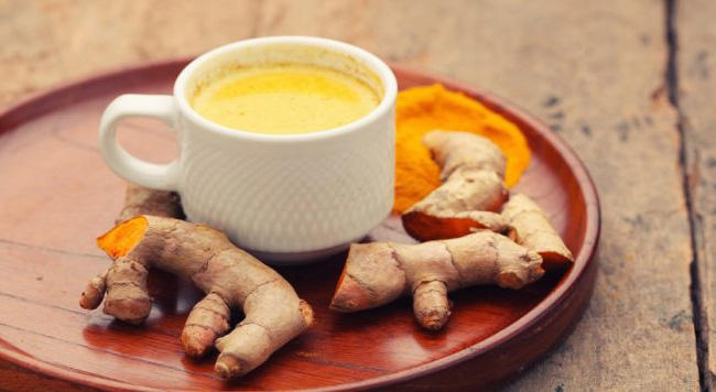 شاي الكركم والزنجبيل