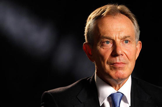 مليون توقيع لسحب وسام الفروسية من توني بلير