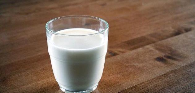 لماذا ينصح بشرب اللبن قبل النوم
