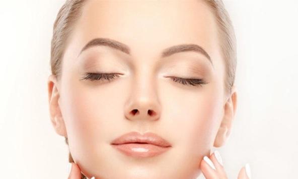 خلطات لتبيض البشرة الدهنية