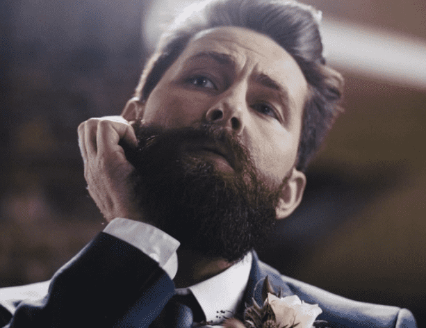 طبيب جلدية يوضح أسباب حكة الذقن عند الرجال