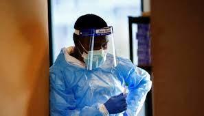 عالم فيروسات شهير يحذر من جائحتين