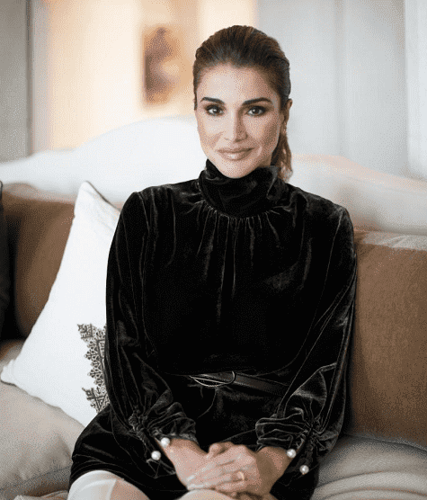 الملكة رانيا في شارع الخضر بالسلط