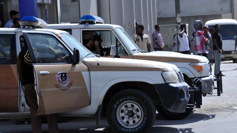 السعودية القبض على 3 أشخاص انتحلوا صفة رجال أمن