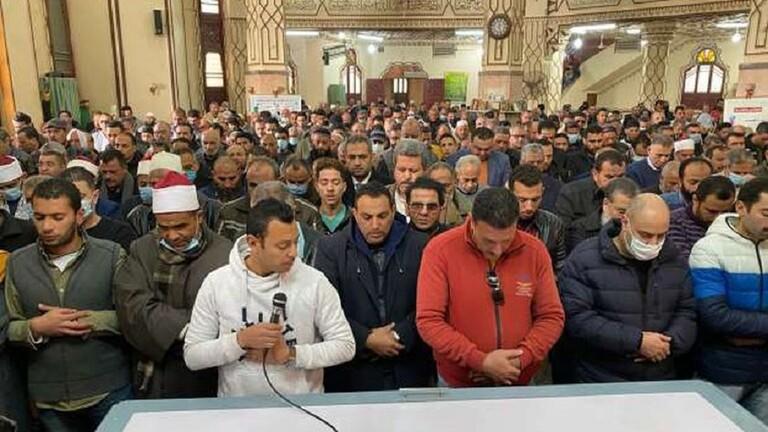 موقف محرج خلال صلاة جنازة الإبراشي  ومبروك عطية يعلق  فيديو