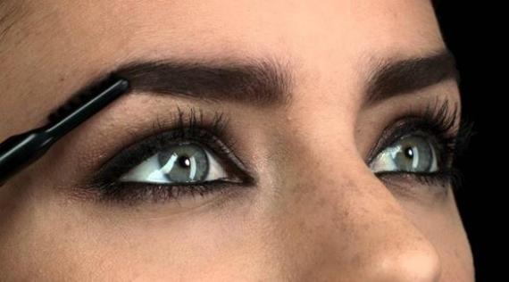 وصفات لتكثيف الحواجب ومنع تساقط الشعر