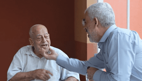 وفاة والد قائد حماس السنوار بغزة