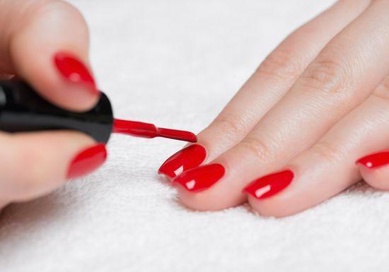 منع فقاعات طلاء الأظافر في 3 خطوات فقط