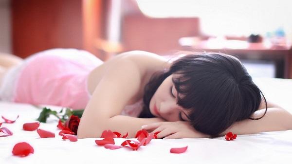 ما تفسير الحلم بأنك واقع في الحب