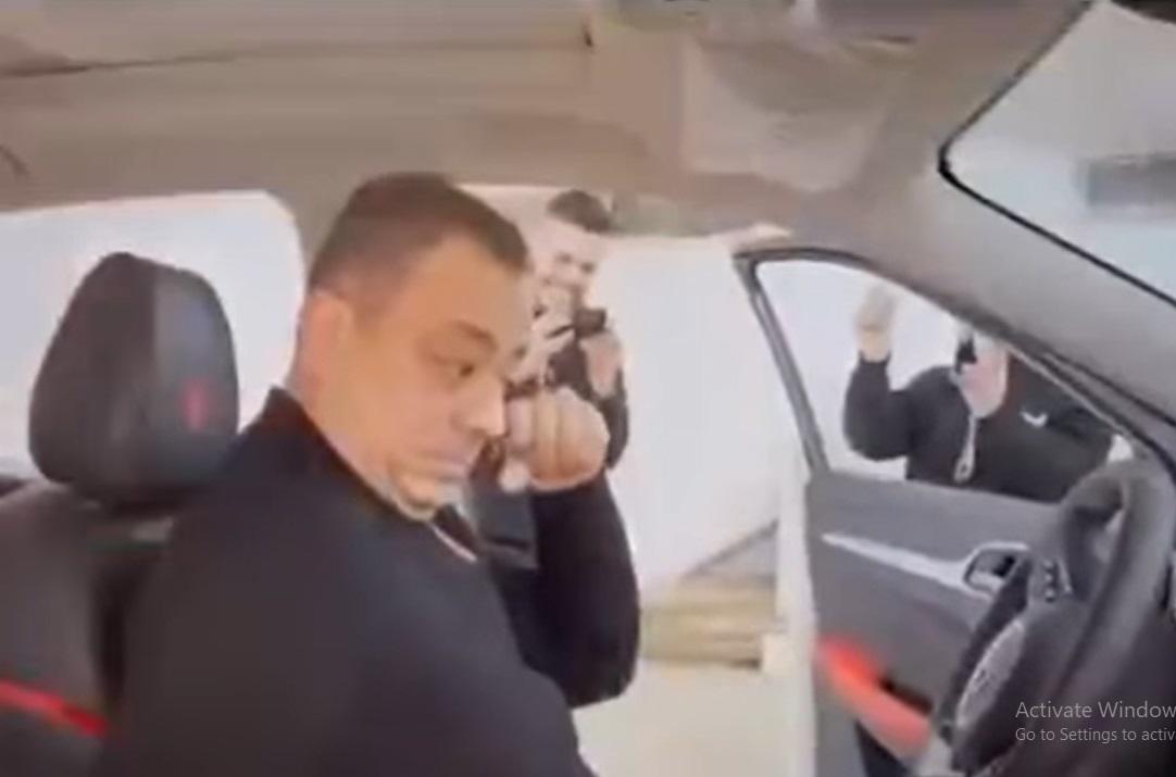 أردني يهدي والده سيارة شاهد الفيديو