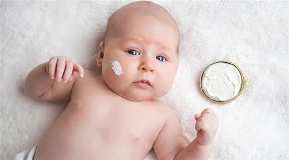 نصائح مهمة للعناية ببشرة الطفل في الشتاء