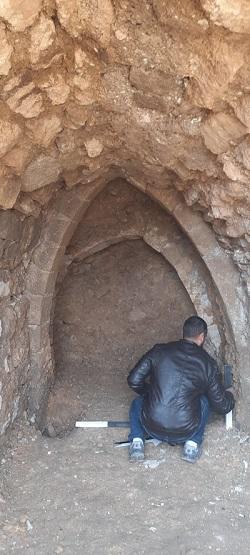 الكشف عن موقع اثري في مكان العمل بمشروع بوابة الكرك السياحية