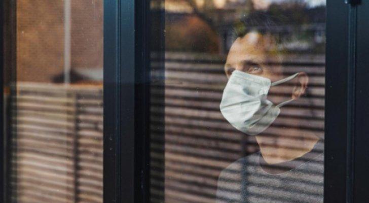 الحكومة توضح مبررات تقليل مدة عزل مصابي كورونا