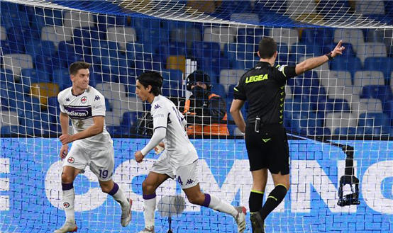 فيورنتينا يُهين نابولي ويقصيه من الكأس