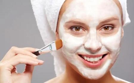 اكتشافات جديدة لفوائد معجون الأسنان للبشرة