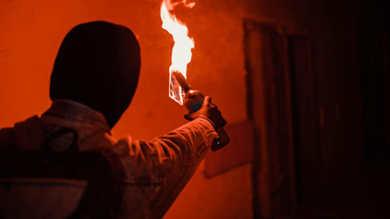 شاب مصري يحرق والده لرفضه شراء هاتف جديد له