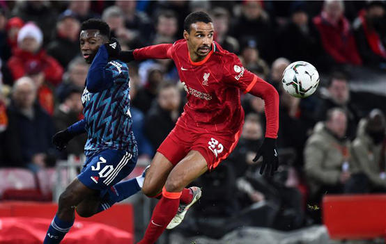 آرسنال المنقوص يفرض التعادل على ليفربول