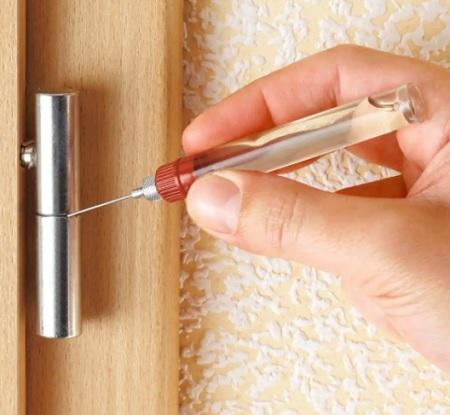 كيفية إزالة الصدأ من مفصلات الأبواب