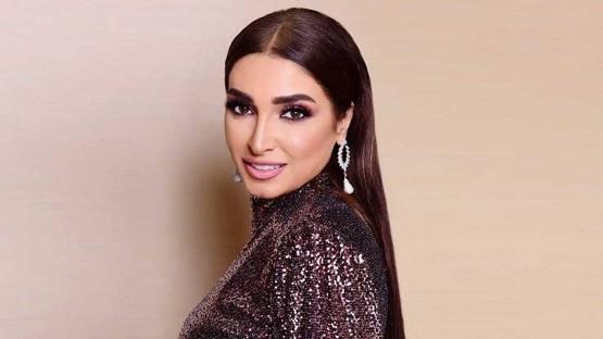 إطلالة فاتنة للفنانة روجينا تخطف الأنظار  صور