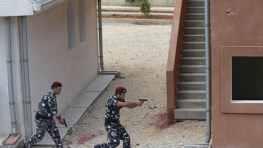 لبنان عصابة تسرق المنازل بحجة شرب المياه  والامن يتحرك