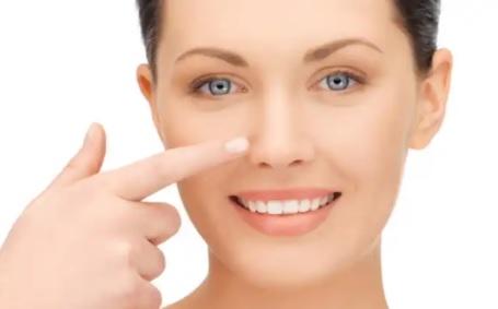 حيلة بسيطة لتصغير الأنف بمكون واحد 