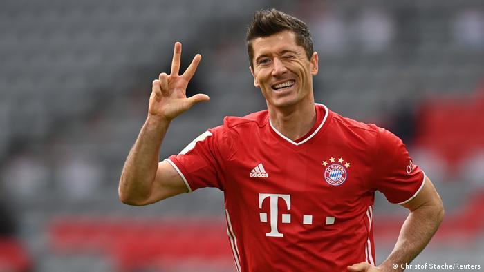 ليفاندوفسكي أفضل لاعب في العالم 2021