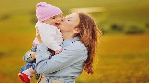 إليك 15 صفة تمتلكها الأم المثالية 