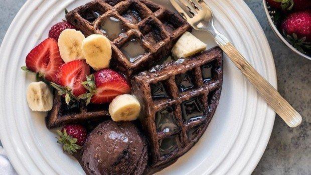 طريقة عمل الوافل الهش بالنوتيلا والفواكه