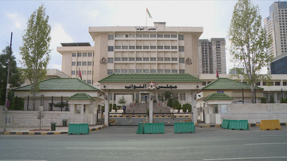 النواب يواصل مناقشة قانون رخص مهن الأمانة