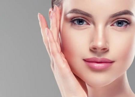 أسباب المسامات الواسعة في الوجه وطريقة لعلاجها