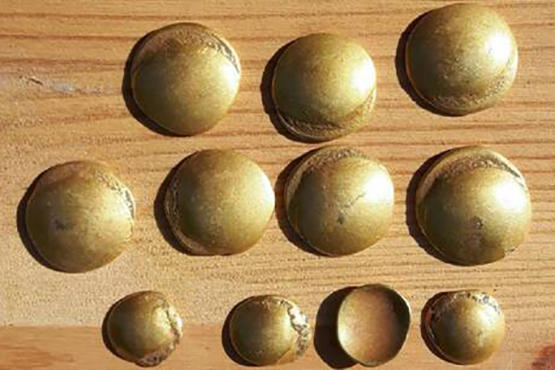 عالم آثار هاو يكتشف كنزا من العملات الذهبية القديمة