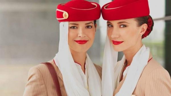 لماذا تضع مضيفات الطيران أحمر شفاه فاقع اللون ستصدمك الإجابة