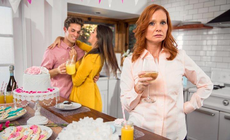 حماتك غيورة إليك 6 حيل لتكسبي قلبها