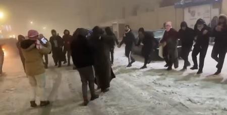 دبكة طفيلية على الثلوج  فيديو