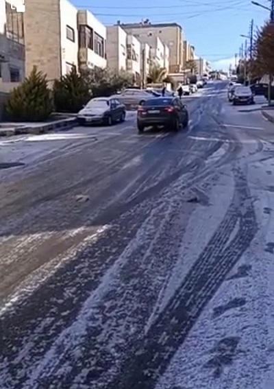 شاهد انزلاق السيارات في صويلح صباح الخميس  فيديو