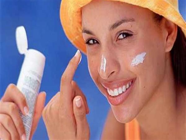 لحماية كاملة ما المقدار الصحيح لاستخدام واقي الشمس