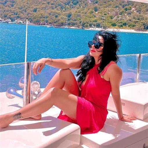 رانيا يوسف أنا كائن صيفي مبحبش البرد وأنا حرة