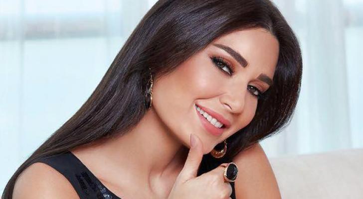 سيرين عبد النور تخطف الأنظار في إطلالة مذهلة 